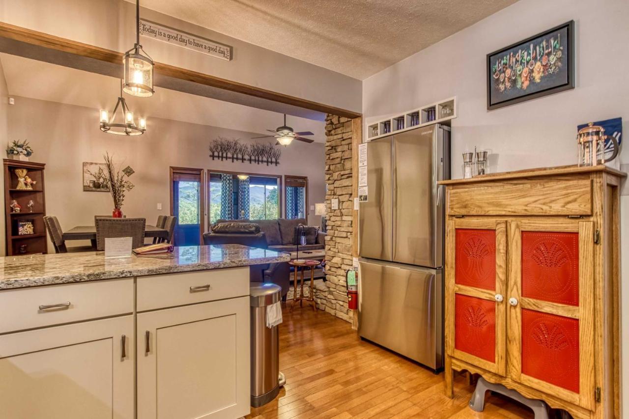Cozy Cabin With Mountain Views Near Skylift Park! Gatlinburg Bagian luar foto